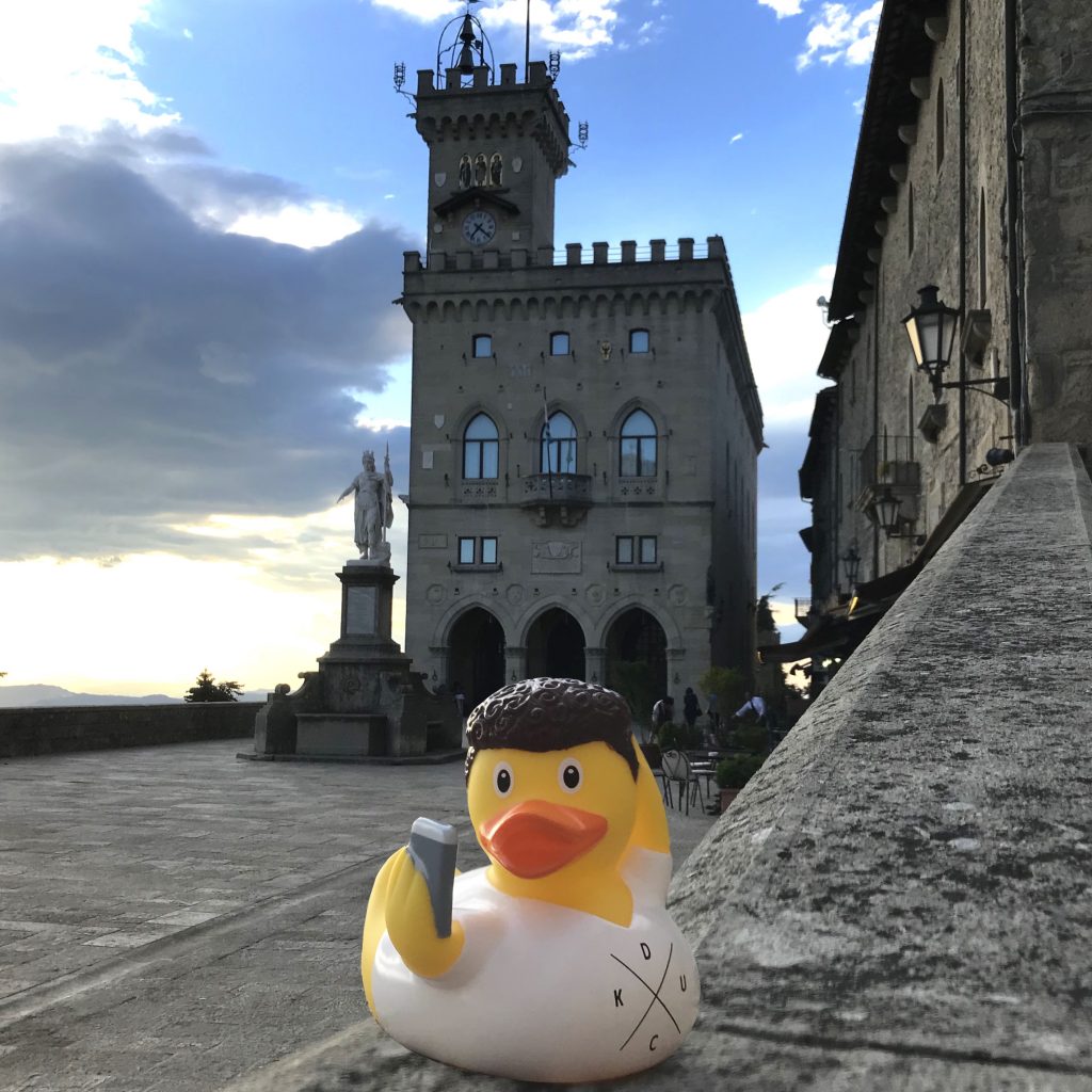 duck store san marino palazzo pubblico